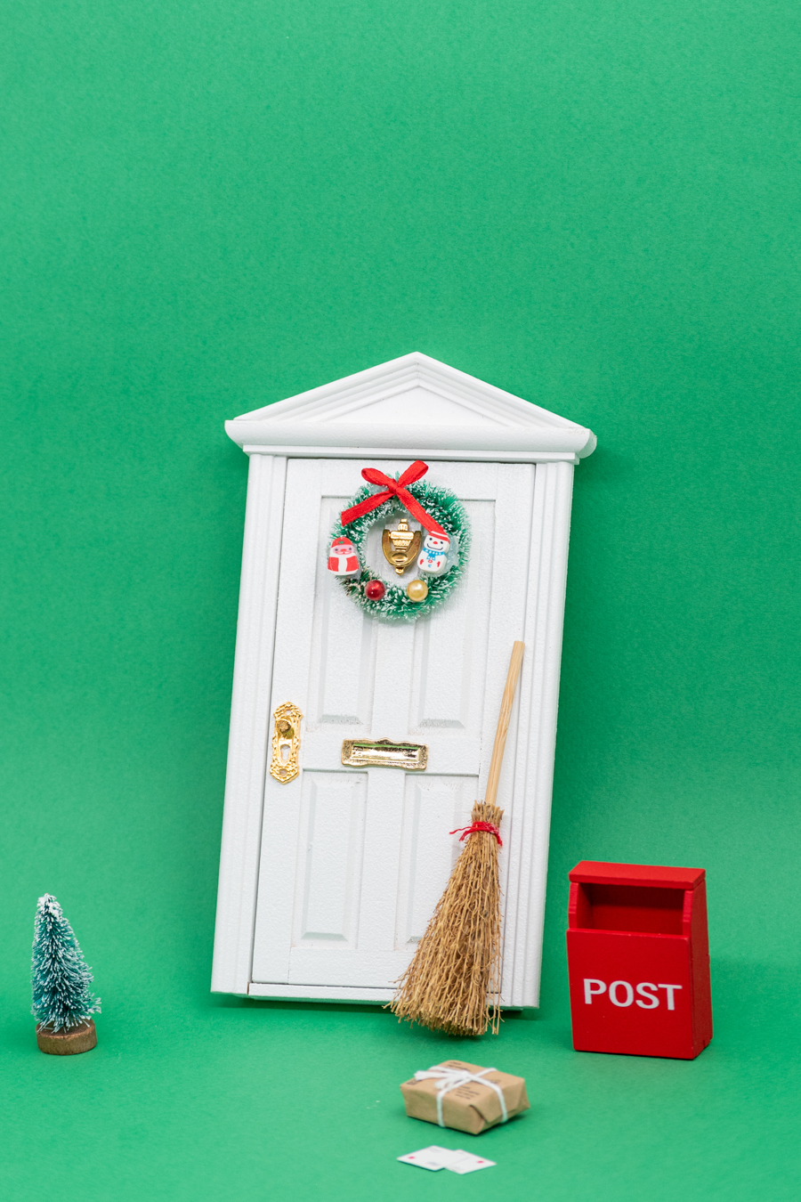 Santa Claus Miniature Christmas Door - Image 4