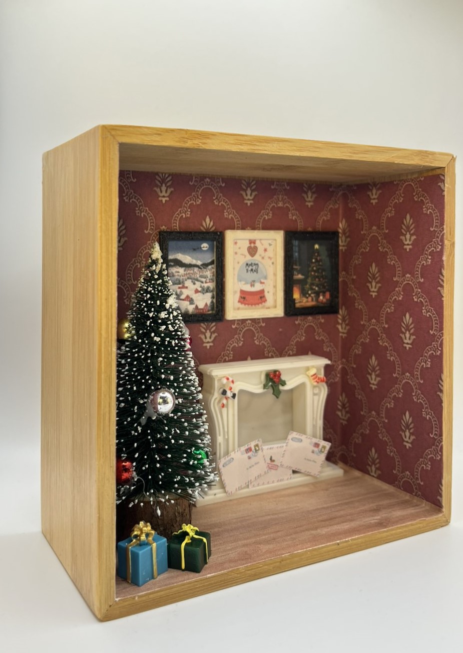 And So This Is Christmas Miniature Scene 1/12 - Image 2