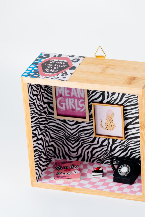 Mean Girls miniature corner 1/12 - Image 2